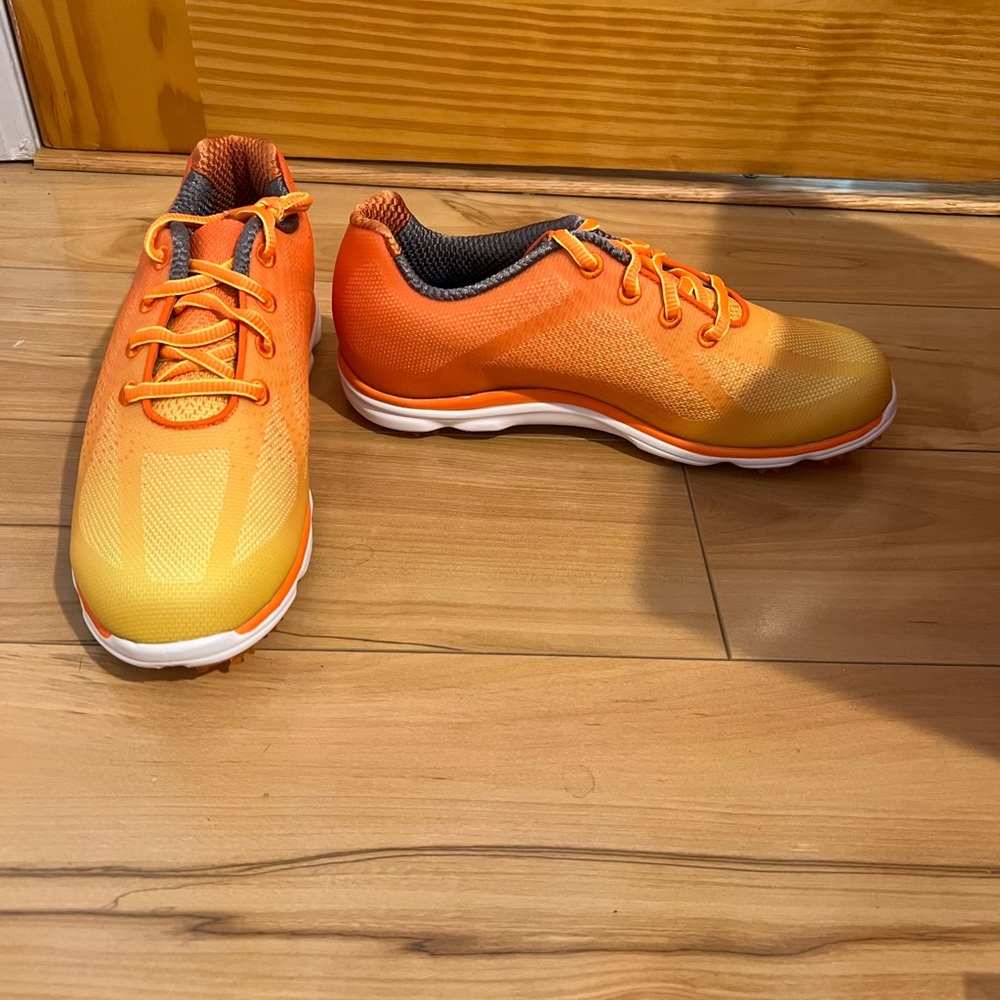 Golf shoes